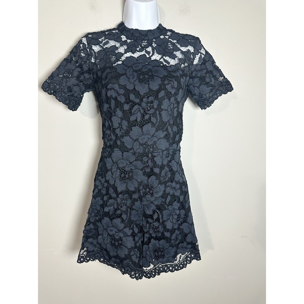 Alexis Winn Cutout Back Lace Romper‎ Playsuit - Size XS EUC Romantic Chic - Picture 3 of 9